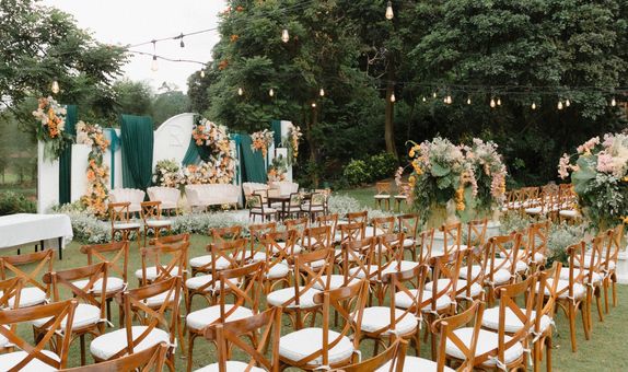 Dekorasi Intimate Wedding – Garden Elegance in Emerald & Peach
