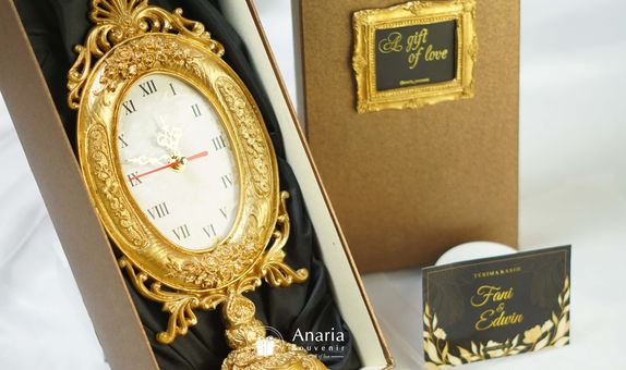 Carving Standing Clock | Souvenir Pernikahan VIP Wedding Gift