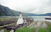 Prewedding at Tamblingan Lake by Amanda Chapel