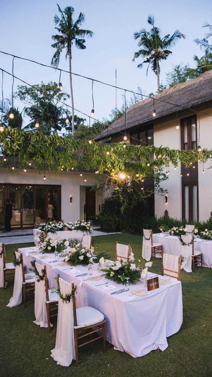 Tropical White & Green Wedding at Seseh Beach Villa by Silverdust Decoration - 005 Tropical White & Green Wedding at Seseh Beach Villa by Silverdust Decoration - 005