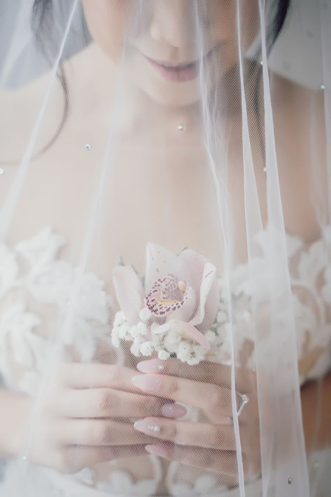 An Elegant Timeless Blush and Rose Gold Arrangement by Bali Wedding Atelier - 006