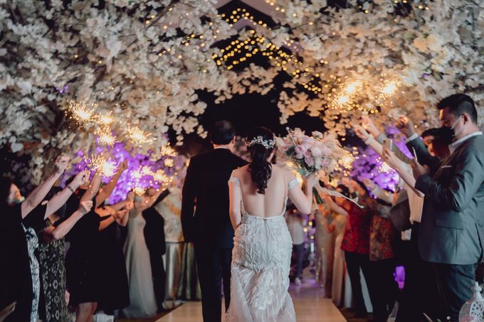 An Elegant Timeless Blush and Rose Gold Arrangement by Bali Wedding Atelier - 022