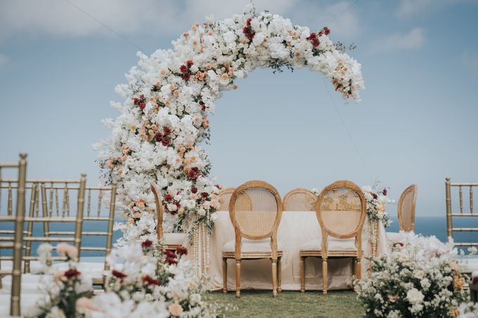 Outdoor Akad Nikah Wedding Decoration by THE UNGASAN CLIFFTOP RESORT BALI - 007