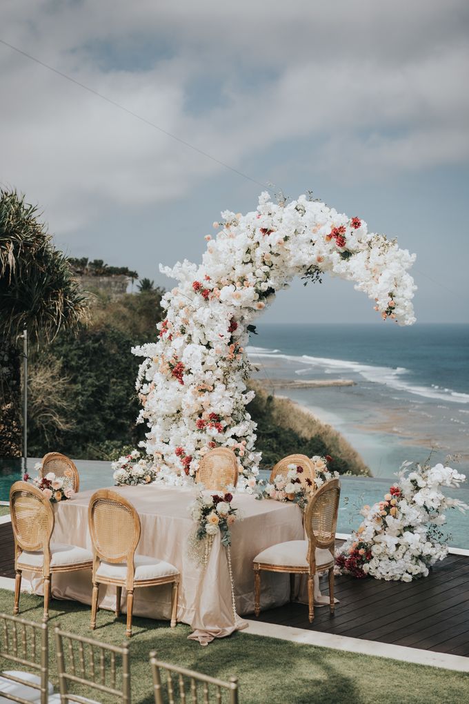 Outdoor Akad Nikah Wedding Decoration by THE UNGASAN CLIFFTOP RESORT BALI - 008