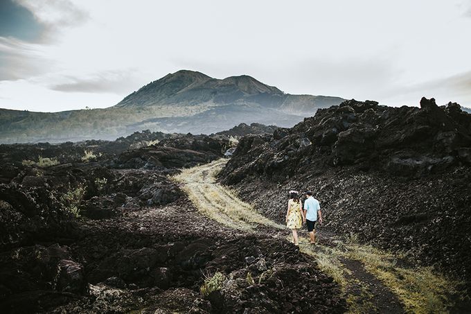 Dhudik & Windy Pre-Wedding Photoshot at Kintamani by Timelessia Photography - 002