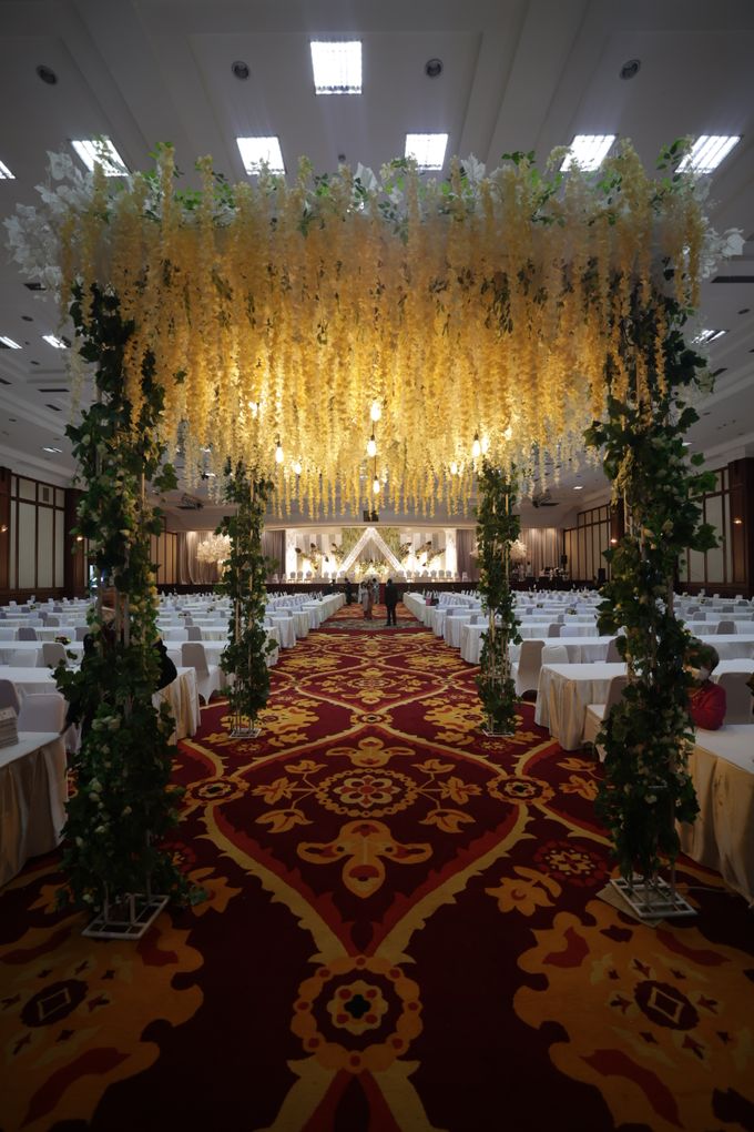 Christine and Ryan Royale Wedding by Isye Decoration - 001