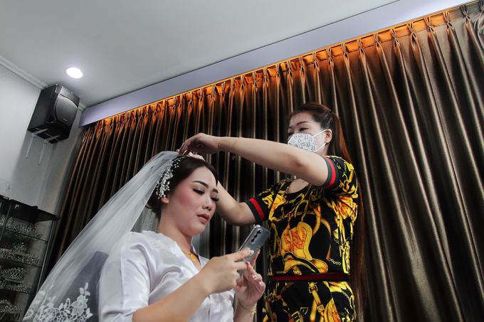 The Moment in Wedding of Rega & Tika by Retro Photography & Videography - 011 The Moment in Wedding of Rega & Tika by Retro Photography & Videography - 011