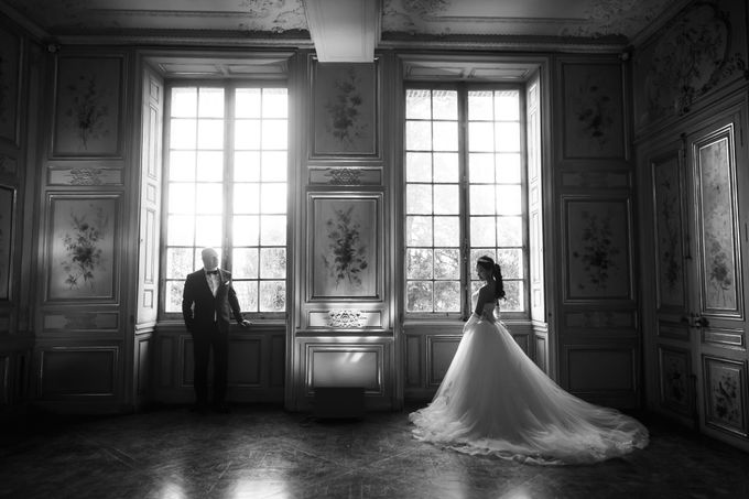 Exclusive Paris Pre Wedding Photo Shoot at Chateau de Fontainebleau by Février Photography | Paris Photographer - 008 Exclusive Paris Pre Wedding Photo Shoot at Chateau de Fontainebleau by Février Photography | Paris Photographer - 008