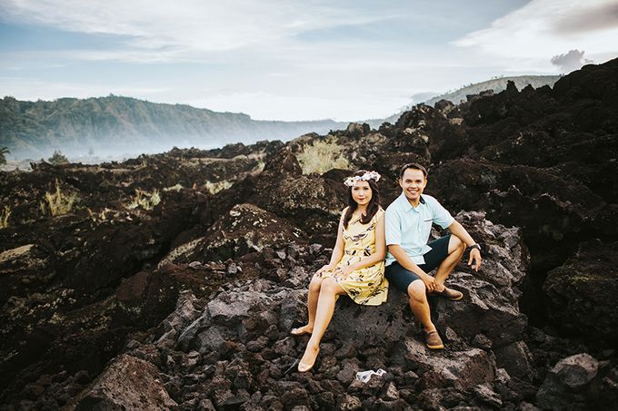 Dhudik & Windy Pre-Wedding Photoshot at Kintamani by Timelessia Photography - 005