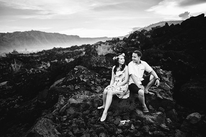 Dhudik & Windy Pre-Wedding Photoshot at Kintamani by Timelessia Photography - 006