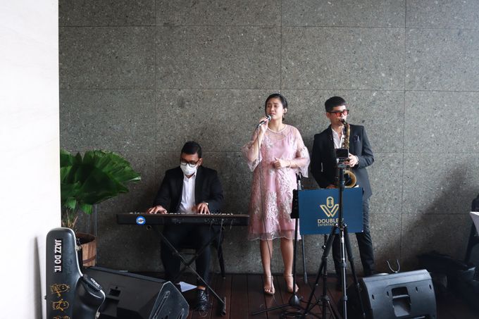 Jazz band for wedding at Forest by wyls kitchen jakarta - Double V entertainment by Double V Entertainment - 024