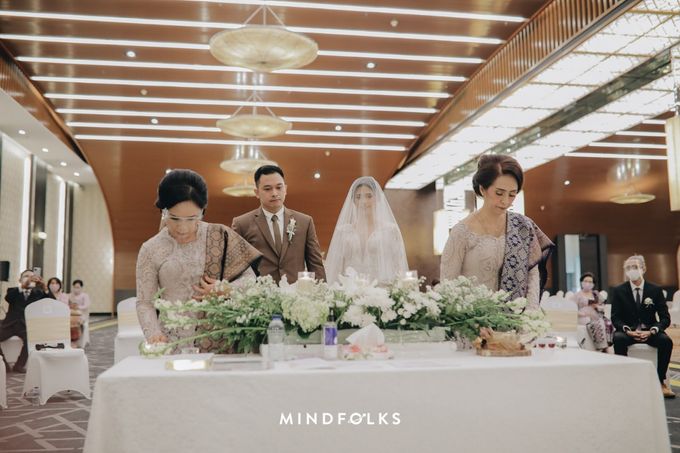 Holy Matrimony Moment at Menara Mandiri by Menara Mandiri by IKK Wedding (ex. Plaza Bapindo) - 009 Holy Matrimony Moment at Menara Mandiri by Menara Mandiri by IKK Wedding (ex. Plaza Bapindo) - 009