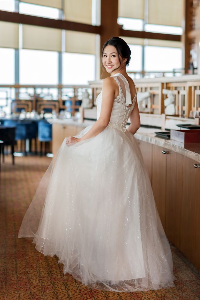 Swissotel the Stamford Wedding by GrizzyPix Photography - 002 Swissotel the Stamford Wedding by GrizzyPix Photography - 002