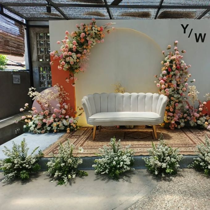 WEDDING DECORATION OF YUNISA & WILDAN by Rosepetal Backdrop - 001