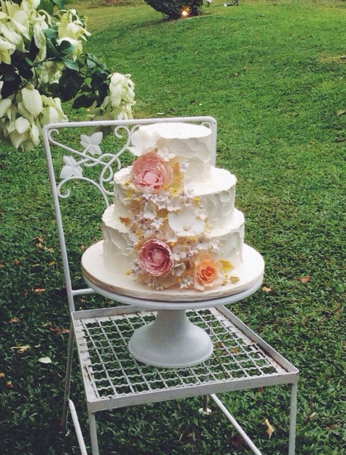 Sugar Floral with Buttercream by Carousel Moments - 001 Sugar Floral with Buttercream by Carousel Moments - 001