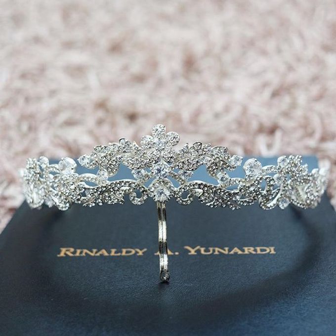 CROWN by Rinaldy A Yunardi available for RENT by LAMIIK BRIDAL - 002 CROWN by Rinaldy A Yunardi available for RENT by LAMIIK BRIDAL - 002