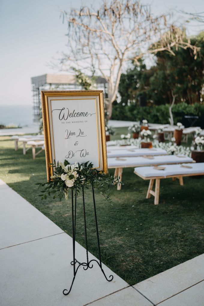 Modern Alfresco Wedding at Alila Uluwatu by Silverdust Decoration - 030