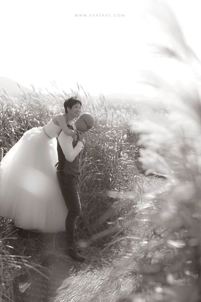 Jeju Engagement Portrait of Steve + Chloe by Vera Wang Singapore - 001 Jeju Engagement Portrait of Steve + Chloe by Vera Wang Singapore - 001