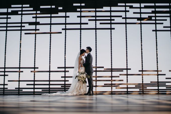 Modern Alfresco Wedding at Alila Uluwatu by Silverdust Decoration - 031