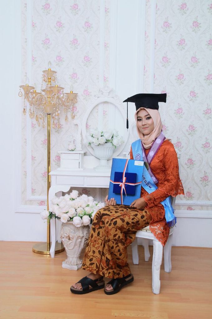 Makeup Wisuda by Aisyabrillianti Makeup - 006