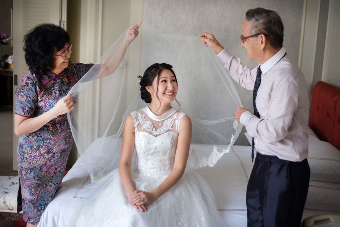 Swissotel the Stamford Wedding by GrizzyPix Photography - 010