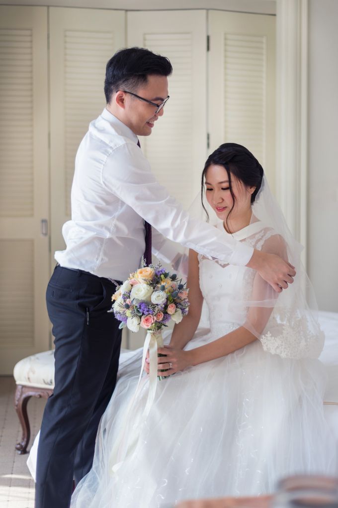 Swissotel the Stamford Wedding by GrizzyPix Photography - 013