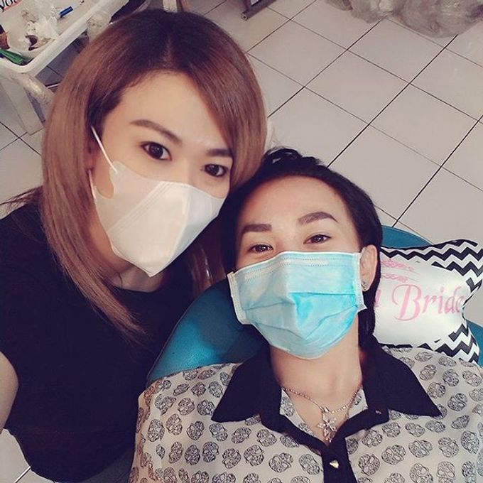 With clients ^_^ by Laura Bride - 001 With clients ^_^ by Laura Bride - 001
