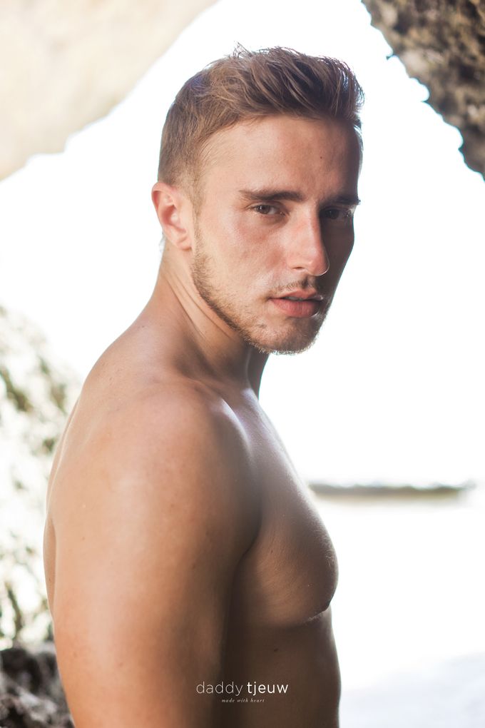MERMAID HE SEES LOVE by Daddy Tjeuw Photo - 011