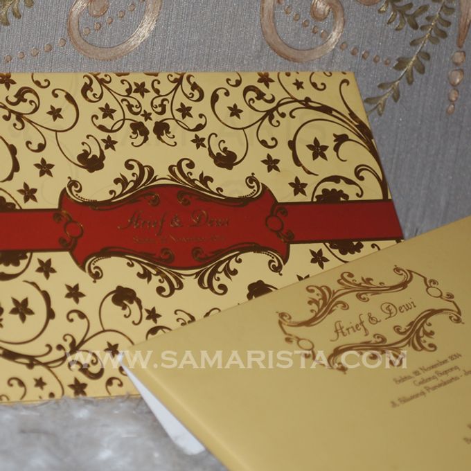 Kartu Undangan Emas Cantik | Harga Terjangkau by Sam Arista Wedding Invitation - 001