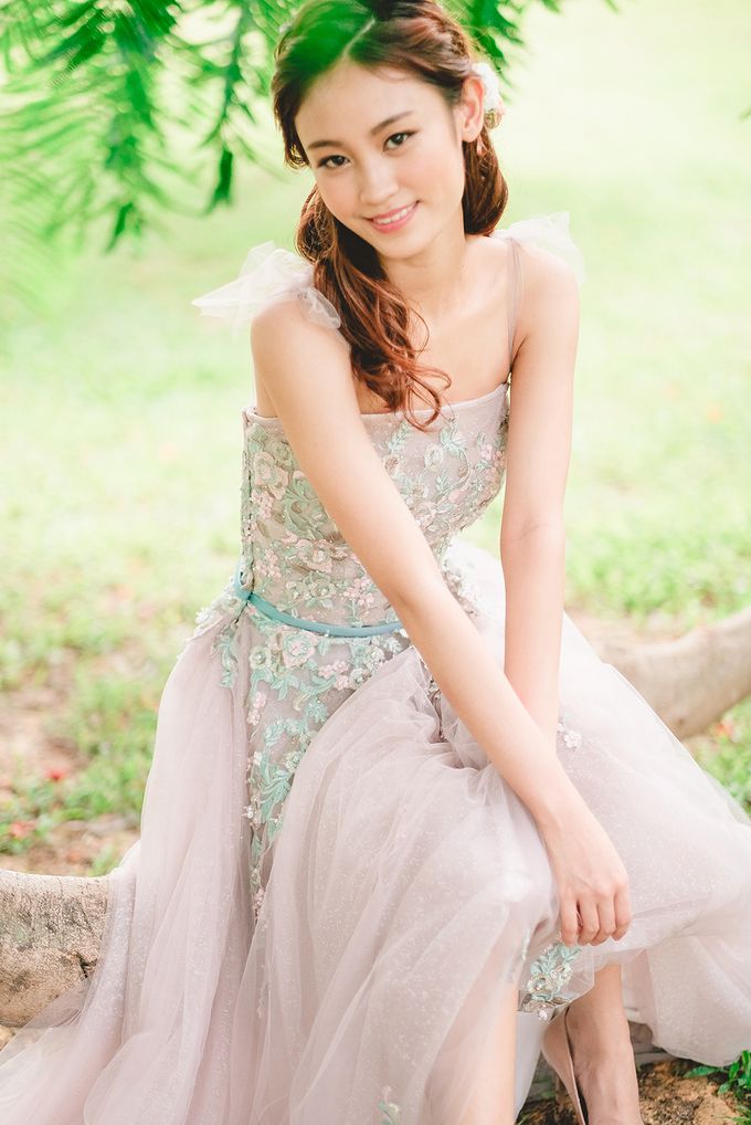 Wildflower Meadow Themed Bridal Shoot at Fort Canning Park by Jen's Obscura (aka Jchan Photography) - 003