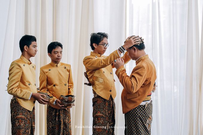 Siraman and Traditional Javanese Wedding - Yovina & Dwi by Fatahillah Ginting Photography - 018