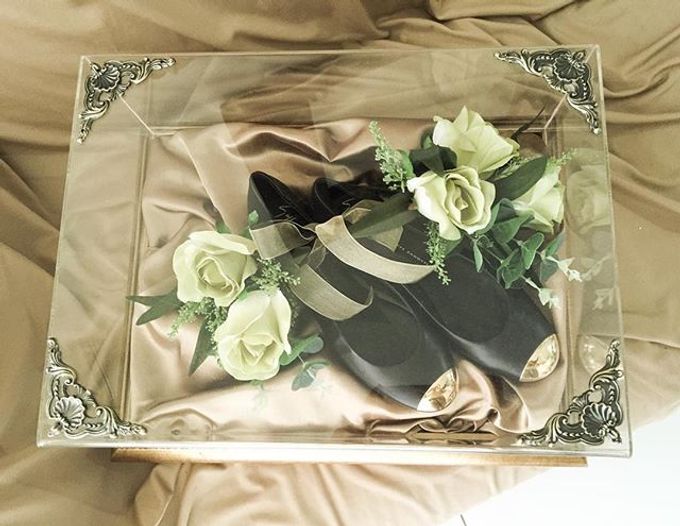 Wedding of Ririn Ekawati and Ferry by Seserahan by Rose Arbor - 002