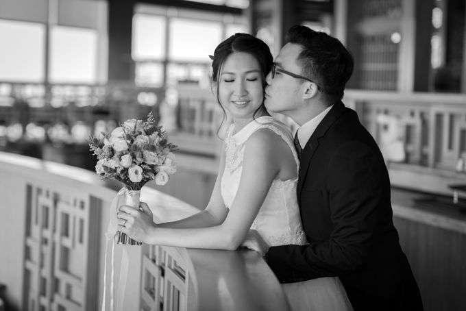 Swissotel the Stamford Wedding by GrizzyPix Photography - 019