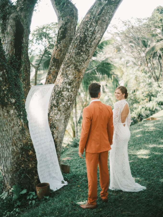 Pernikahan dengan tema ramah lingkungan, dengan keluarga dan teman dekat ditambah dengan dekorasi yang selaras dengan alam membuat pernikahan ini spec by AVAVI BALI WEDDINGS - 043 Pernikahan dengan tema ramah lingkungan, dengan keluarga dan teman dekat ditambah dengan dekorasi yang selaras dengan alam membuat pernikahan ini spec by AVAVI BALI WEDDINGS - 043