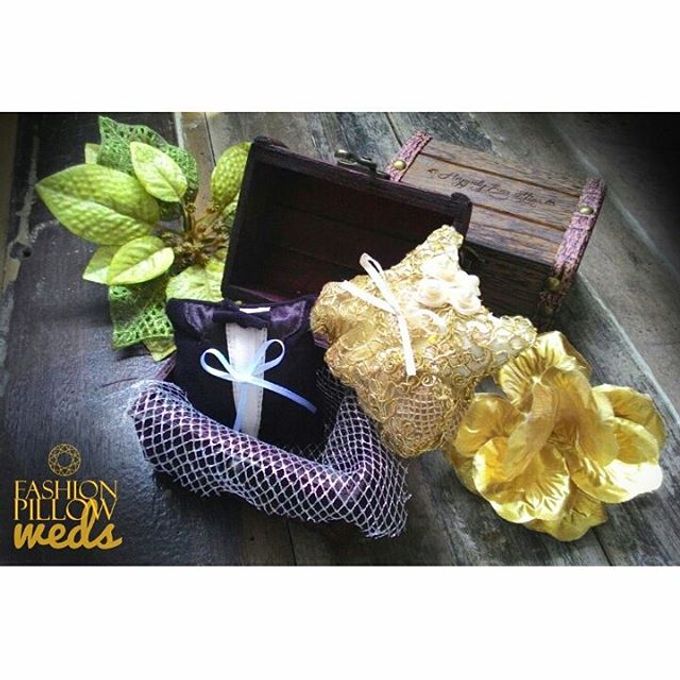Custom Wedding Ring Pillow Box by Fashion Pillow Weds - 002 Custom Wedding Ring Pillow Box by Fashion Pillow Weds - 002