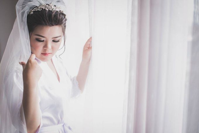 Bride with our Headpiece by alivio photography - 001 Bride with our Headpiece by alivio photography - 001