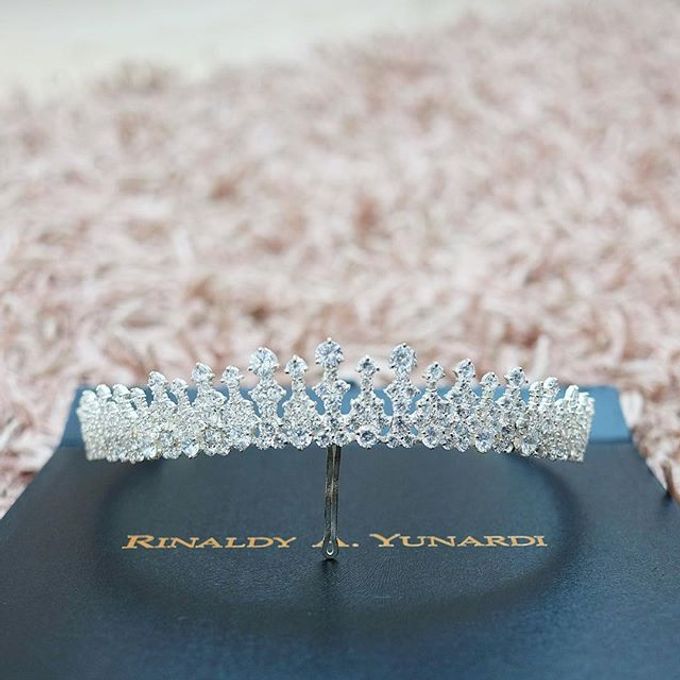 CROWN by Rinaldy A Yunardi available for RENT by LAMIIK BRIDAL - 003 CROWN by Rinaldy A Yunardi available for RENT by LAMIIK BRIDAL - 003