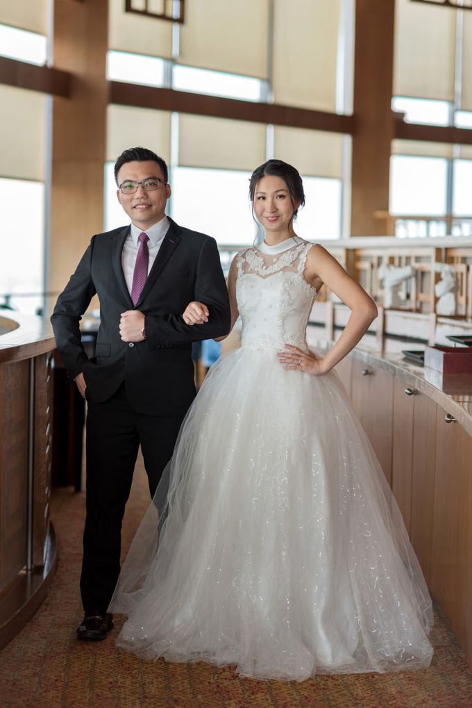 Swissotel the Stamford Wedding by GrizzyPix Photography - 020 Swissotel the Stamford Wedding by GrizzyPix Photography - 020