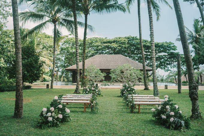 Pernikahan dengan tema ramah lingkungan, dengan keluarga dan teman dekat ditambah dengan dekorasi yang selaras dengan alam membuat pernikahan ini spec by AVAVI BALI WEDDINGS - 038 Pernikahan dengan tema ramah lingkungan, dengan keluarga dan teman dekat ditambah dengan dekorasi yang selaras dengan alam membuat pernikahan ini spec by AVAVI BALI WEDDINGS - 038