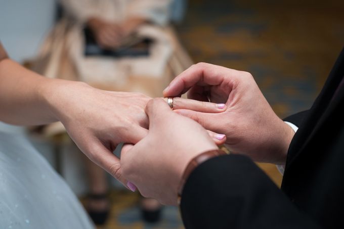 Swissotel the Stamford Wedding by GrizzyPix Photography - 028 Swissotel the Stamford Wedding by GrizzyPix Photography - 028