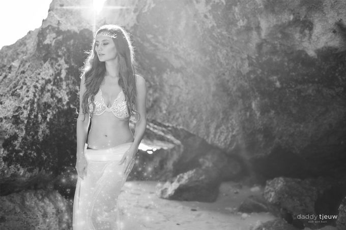 MERMAID HE SEES LOVE by Daddy Tjeuw Photo - 013