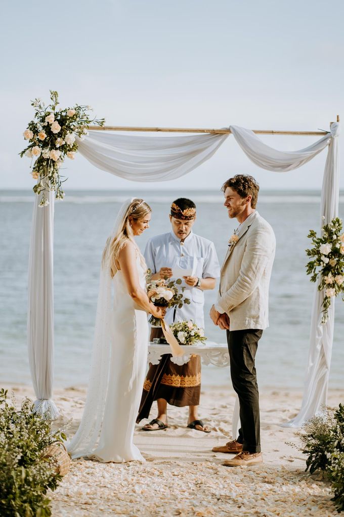 Shantelle & Luke's Elopement Wedding at Nusa Dua Beach by Amora Bali Weddings - 014 Shantelle & Luke's Elopement Wedding at Nusa Dua Beach by Amora Bali Weddings - 014