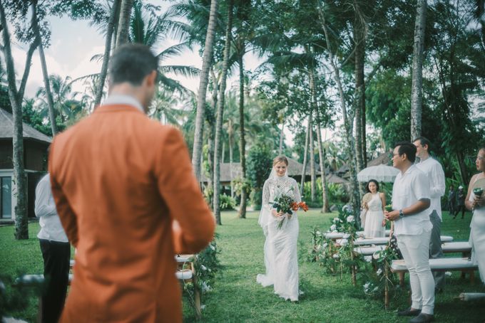Pernikahan dengan tema ramah lingkungan, dengan keluarga dan teman dekat ditambah dengan dekorasi yang selaras dengan alam membuat pernikahan ini spec by AVAVI BALI WEDDINGS - 028 Pernikahan dengan tema ramah lingkungan, dengan keluarga dan teman dekat ditambah dengan dekorasi yang selaras dengan alam membuat pernikahan ini spec by AVAVI BALI WEDDINGS - 028