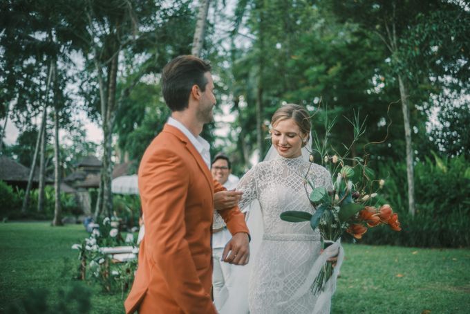 Pernikahan dengan tema ramah lingkungan, dengan keluarga dan teman dekat ditambah dengan dekorasi yang selaras dengan alam membuat pernikahan ini spec by AVAVI BALI WEDDINGS - 027 Pernikahan dengan tema ramah lingkungan, dengan keluarga dan teman dekat ditambah dengan dekorasi yang selaras dengan alam membuat pernikahan ini spec by AVAVI BALI WEDDINGS - 027