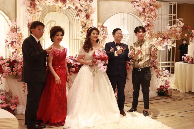Entertainment jazz wedding at westin hotel jakarta - Double V entertainment by Double V Entertainment - 016 Entertainment jazz wedding at westin hotel jakarta - Double V entertainment by Double V Entertainment - 016