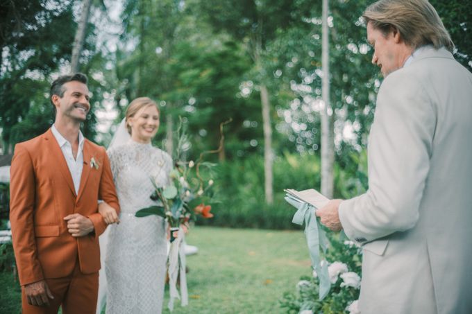 Pernikahan dengan tema ramah lingkungan, dengan keluarga dan teman dekat ditambah dengan dekorasi yang selaras dengan alam membuat pernikahan ini spec by AVAVI BALI WEDDINGS - 025 Pernikahan dengan tema ramah lingkungan, dengan keluarga dan teman dekat ditambah dengan dekorasi yang selaras dengan alam membuat pernikahan ini spec by AVAVI BALI WEDDINGS - 025
