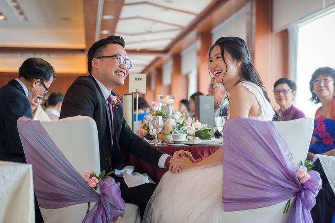 Swissotel the Stamford Wedding by GrizzyPix Photography - 036