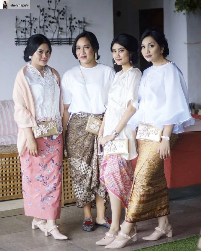 Clutch for bridesmaids Syahnaz-Jeje Wedding by Waiwai Clutch - 002 Clutch for bridesmaids Syahnaz-Jeje Wedding by Waiwai Clutch - 002