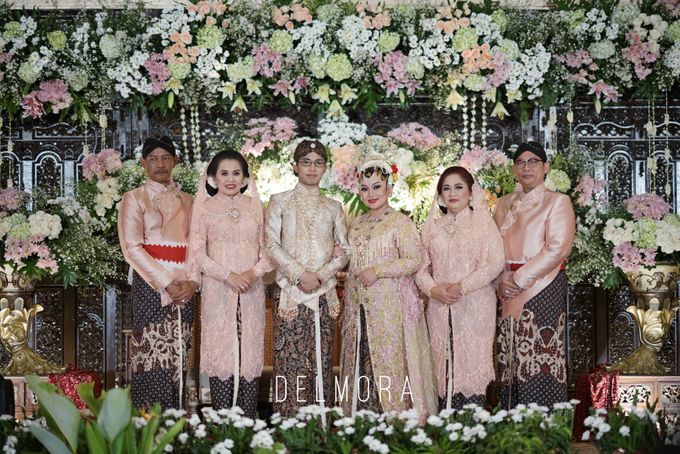 WEDDING PARTY KEBAYA MODERN / TRADISIONAL by DELMORA - 011 WEDDING PARTY KEBAYA MODERN / TRADISIONAL by DELMORA - 011