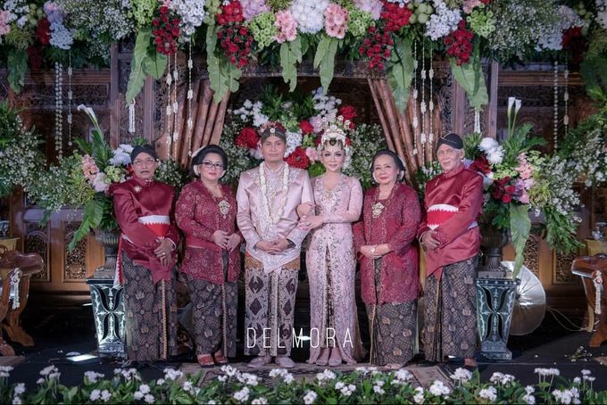 WEDDING PARTY KEBAYA MODERN / TRADISIONAL by DELMORA - 025 WEDDING PARTY KEBAYA MODERN / TRADISIONAL by DELMORA - 025
